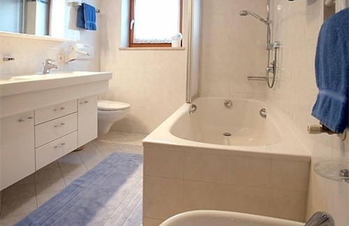 Brunico Apartment | Large appartment with garden and terrace by Tamanhof
