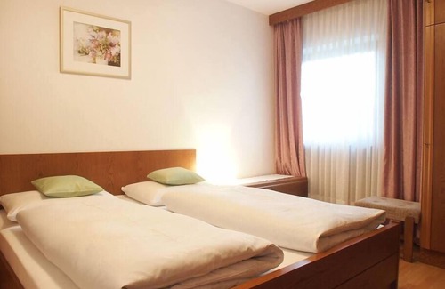 Brunico Apartment | Large appartment with garden and terrace by Tamanhof