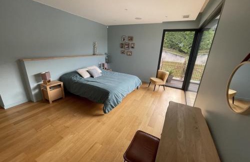 Notre-Dame-de-Sanilhac Villa | Large architect's house