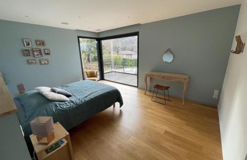 Notre-Dame-de-Sanilhac Villa | Large architect's house