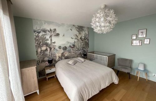 Notre-Dame-de-Sanilhac Villa | Large architect's house