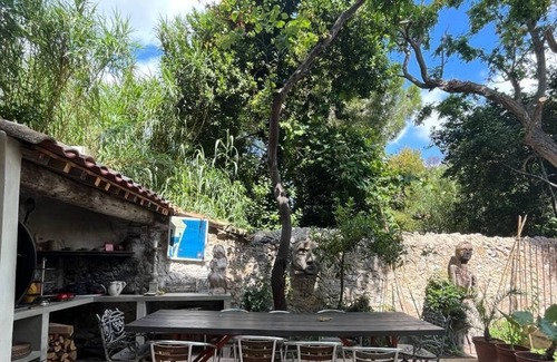 La Palme House | Large artist's house 5 minutes from the beach