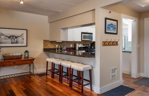 Quechee Condo | Large Backyard, Game Room, Has AC - Saltbox 1D