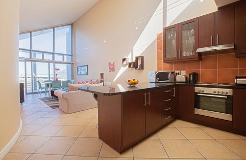 Melkbosstrand Apartment | Large Balcony with BBQ, Mountain Views & Parking