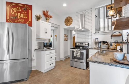 Midtown - Westport House | Large Beautiful Midtown Home with Private Parking!