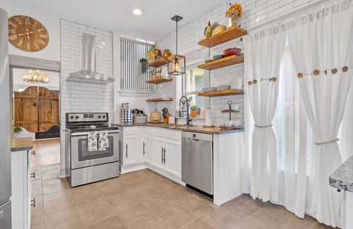 Midtown - Westport House | Large Beautiful Midtown Home with Private Parking!
