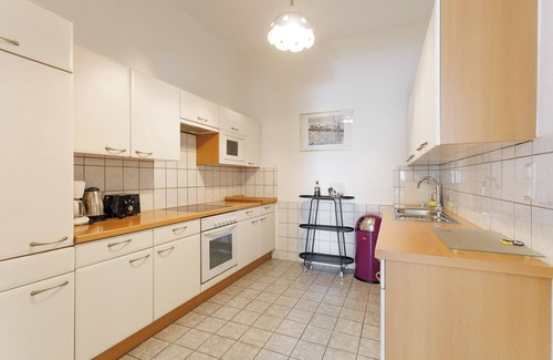 Leopoldstadt Apartment | Large, bright apartment between the center and the Danube Island