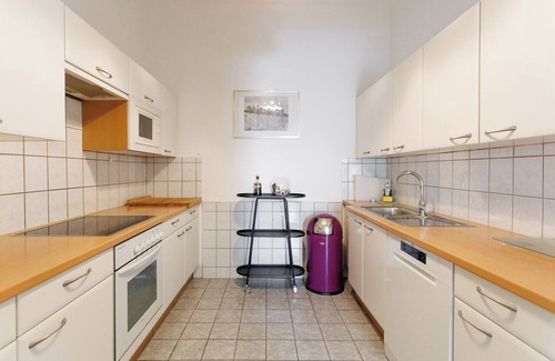 Leopoldstadt Apartment | Large, bright apartment between the center and the Danube Island