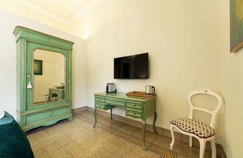 San Lorenzo Apartment | Large bright apartment, panoramic terrace, near the cathedral