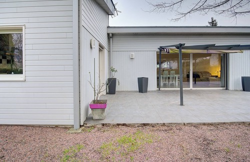 Tours House | Large bright house for 6 people - Enclosed courtyard for 3 vehicles - Terrace