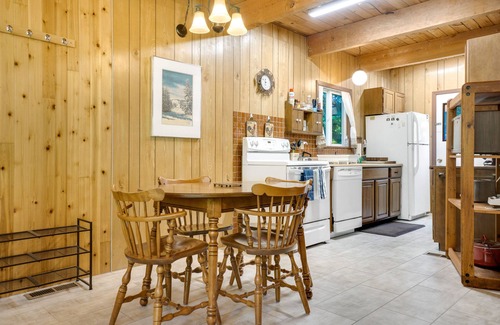 Elk Meadows Cabin | Large cabin with fast WiFi & outdoor dining area - direct access to Yakima River
