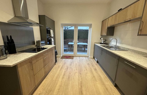 Liverpool House | Large central modern house w/parking, 5 big bedroom, FREE Parking, Outdoor space