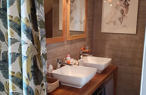 Ury Bed & Breakfast | LARGE CHAMBRE D'HOTES FAMILY SUITE FOR ONE TO FOUR PEOPLE WITH SWIMMING POOL