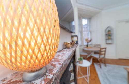 Leith Apartment | Large City Corner Apartment