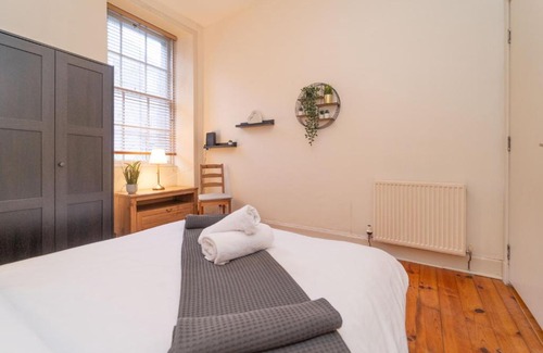 Leith Apartment | Large City Corner Apartment