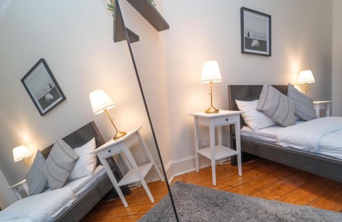 Leith Apartment | Large City Corner Apartment