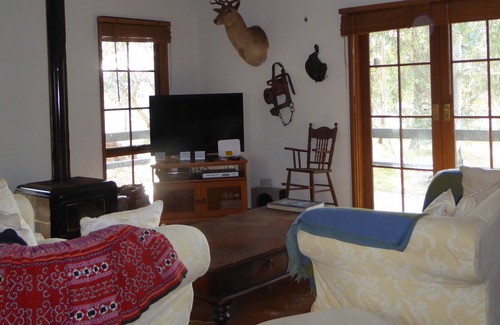Jindabyne Cottage | Large comfortable cottage for your mountain holiday