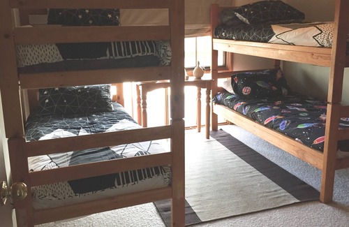 Jindabyne Cottage | Large comfortable cottage for your mountain holiday