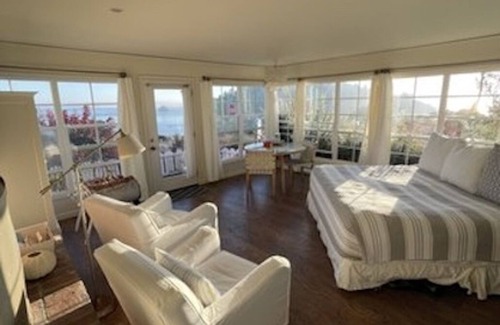 Trinidad Bed & Breakfast | Large, Comfortable Room with Kitchenette and Magnificent Views