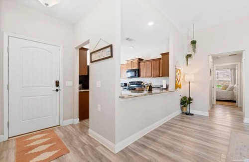 Milton House | Large Comfy Home, Close to Beach, Breakfast Included