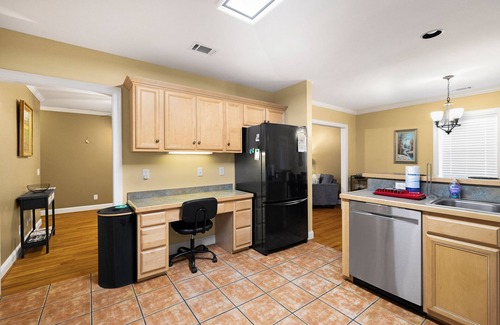 Abercorn Heights - Lamara Heights House | Large Corner Lot Bungalow w/Incredible Outdoor Space by Lucky Savannah