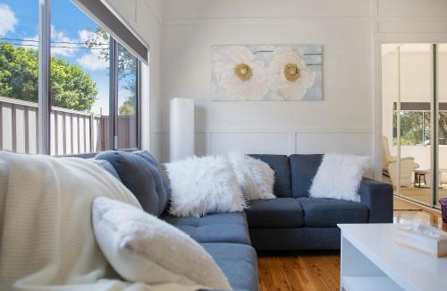 Ettalong Beach House | Large Cottage Near Ettalong Centre