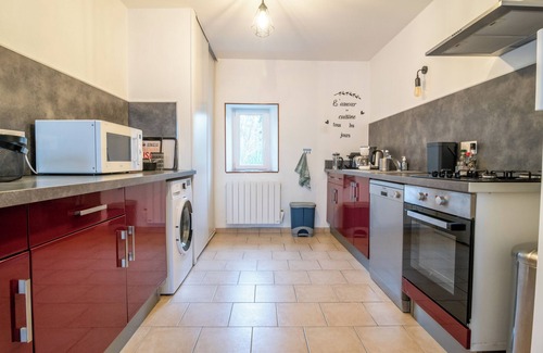 La Chapelle sur Vire Cottage | Large cottage with heated pool near the D-Day beaches