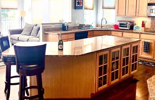 Severna Park House | Large Crabtown Colonial near water 4bd/4br