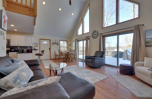 Lake Ariel House | Large Deck + Resort Amenities: Lake Ariel Retreat