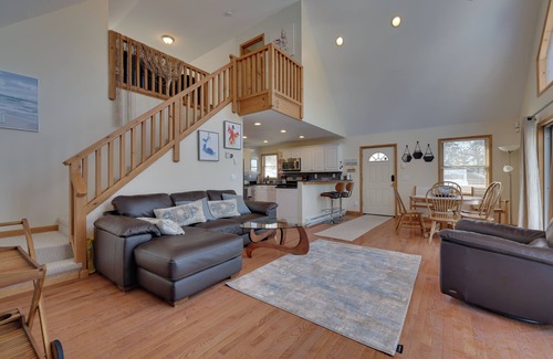 Lake Ariel House | Large Deck + Resort Amenities: Lake Ariel Retreat