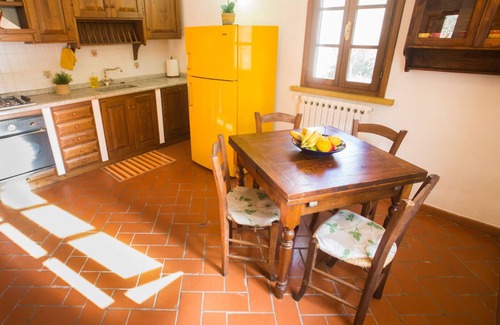 Montescudaio House | large detached house with garden in the vicinity of the village, pets welcome