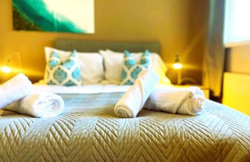 Ely House | Large detached House in ELY with FREE private parking