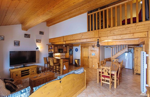 Bisanne 1500 Apartment | LARGE DUPLEX 115 m2 IN CHALET STANDING MGM WITH HEATED POOL 4 *