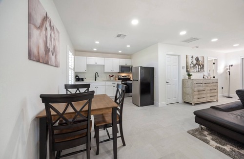 Fellowship House | Large efficiency with WiFi, AC, W/D less than 1 minute from WEC!