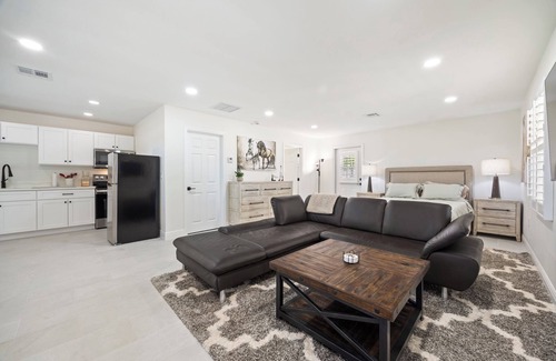 Fellowship House | Large efficiency with WiFi, AC, W/D less than 1 minute from WEC!