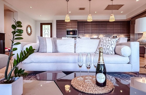 Herreras Apartment | Large Elegant Penthouse Retreat, Beach, Pool, Golf Cart. Perfect for Families