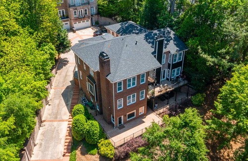 Atlanta House | Large Executive Townhome minutes from Buckhead, Emory, and Children’s Hospital