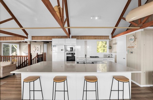 Point Lookout House | Large family beach house set high on the hill with ocean views.