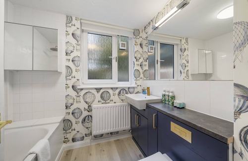 St. Mary's Park Apartment | Large family flat with 3 bedrooms and outdoor space