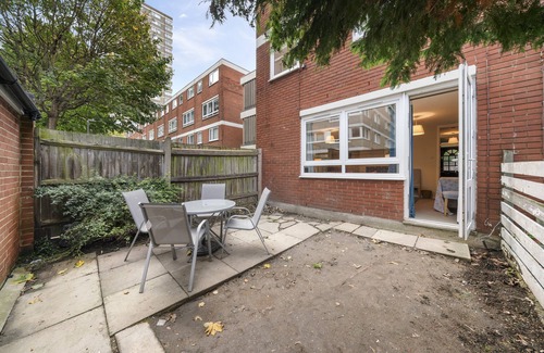 St. Mary's Park Apartment | Large family flat with 3 bedrooms and outdoor space