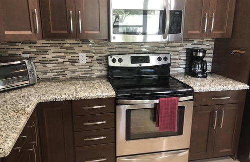 Paradise Park Vista House | Large family home, prime location w/private pool/spa, free WiFi/cable/Netflix!