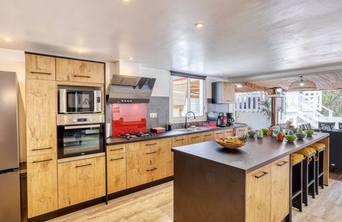 La Possession House | Large family home with games and terrace near Saint-Denis