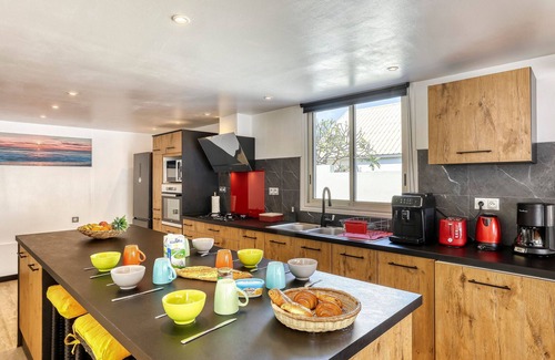 La Possession House | Large family home with games and terrace near Saint-Denis