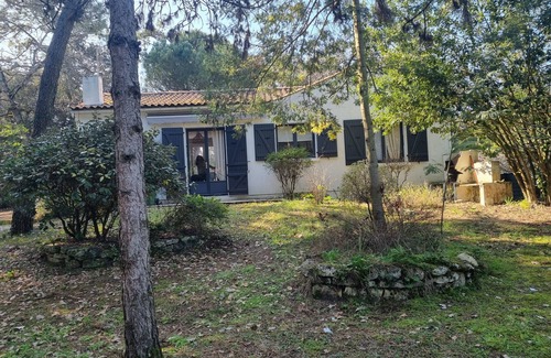 Saint-Pierre-d'Oleron House | Large family house, large garden in an oyster site close to the beach