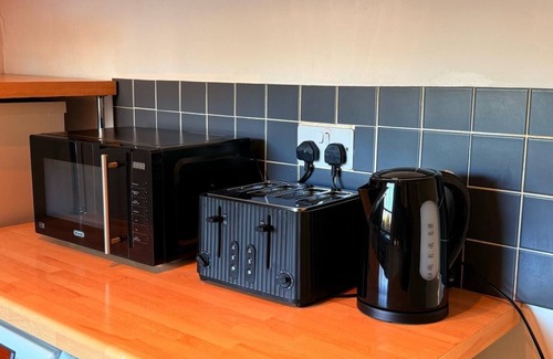 Ravenscourt Park Apartment | Large flat close to tube zone 2