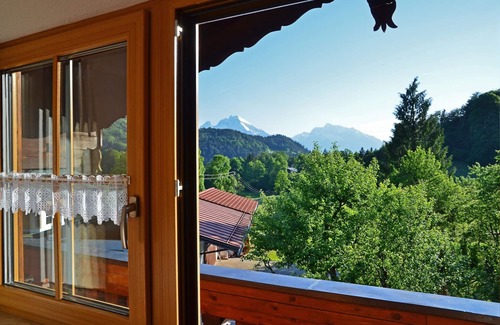 Oberau Apartment | Large four bedroom apartment gem. DTV, quiet location with great mountain views
