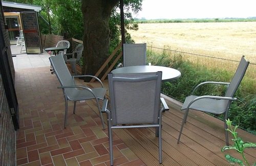 Horumersiel Apartment | Large garden with playground, patio, garden shed, close to the village, individual, 3 living units.