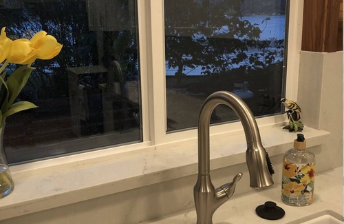 Kelseyville House | Large Group Property directly on the Lake!