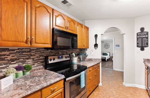 Warner Robins House | Large Groups & Pets Welcome Sleeps 12 w/Game Room