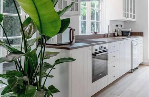 Frognal and Fitzjohns Apartment | Large Hampstead Luxury Apartment for 10